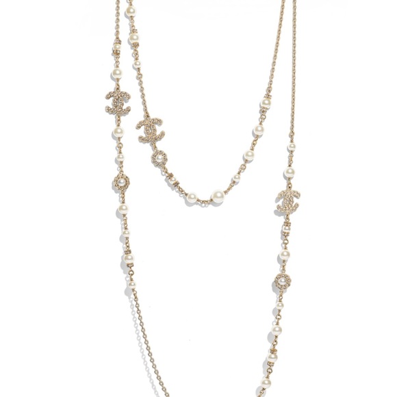 Chanel - Picture 3 of 3